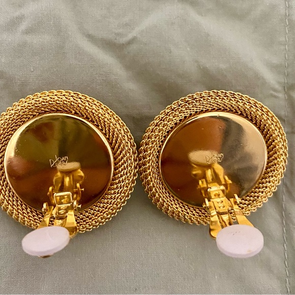 Joan Rivers Clip On Earrings-Gold mesh with Faux Pearl - Picture 3 of 4